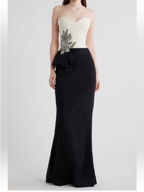 ✨NEW✨ Chiara Boni La Petite Robe
Grenawa Dress 802 Cream/Black